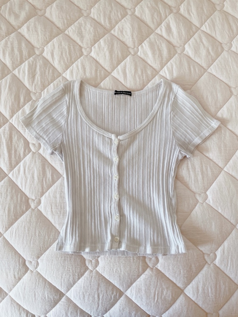 𝜗𝜚 brandy melville ribbed button up crop tee white